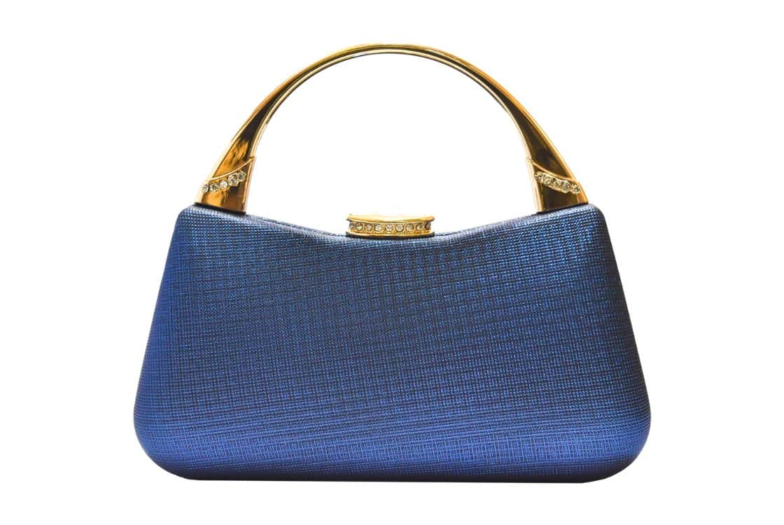 Bolso azul con asa dorada
