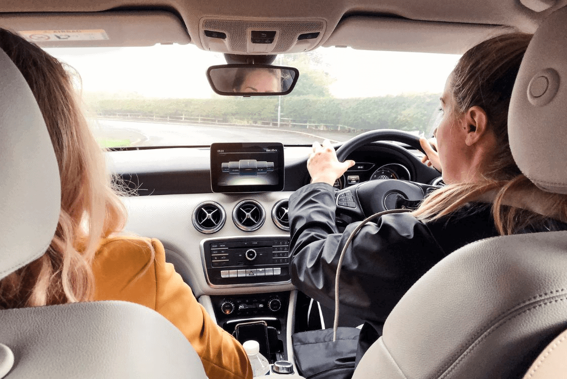 Utiliza El Transporte Público o Comparte Coche