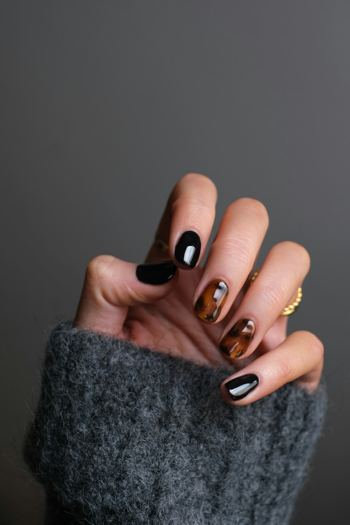 Mejores Esmaltes de Uñas 2025: Guía con 9 Top Marcas